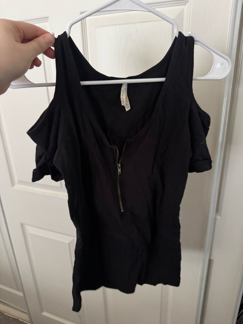 Women's Black Cold-Shoulder Zip-Front Tank Top